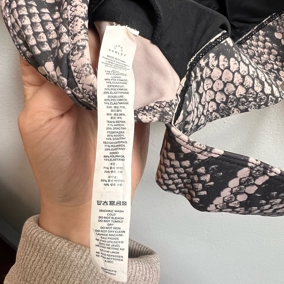 NWT Varley Let's Go Edris Sports Bra in Olive Snake M - Picture 5 of 5